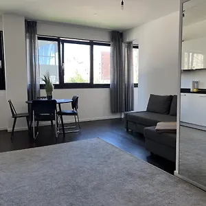 https://luxury-waterfront-apartment.find-berlin-hotels.com